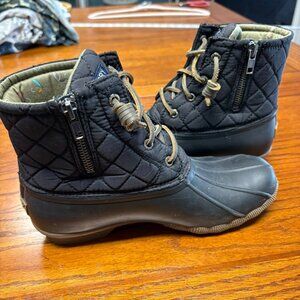 Like new Sperry Black Quilted Duck Boots size 7 Women's